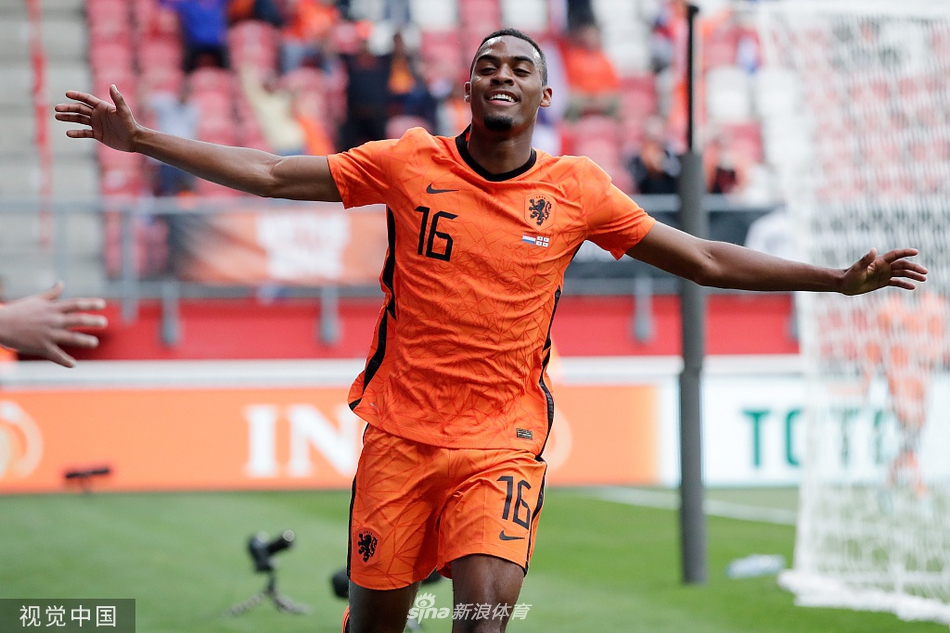 《原子之心》推出雙生舞伶雕像 極品身材一絲不掛