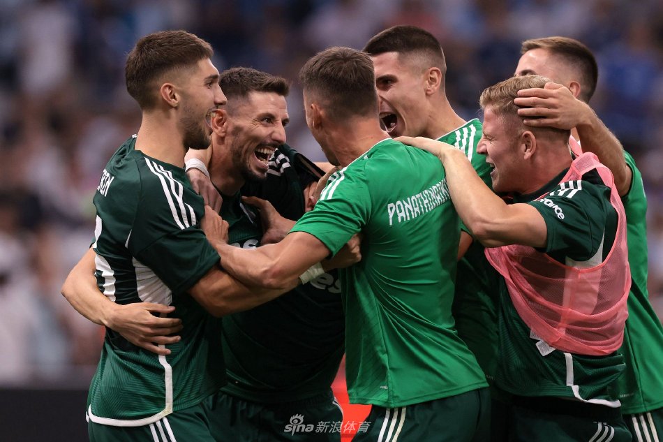 直播吧11月30日訊 今天上午，勇士將在主場(chǎng)迎戰鵜鶘隊。本場(chǎng)比賽，盧尼將首次作為客隊球員回到勇士主場(chǎng)。勇士官方也曬出了盧尼在勇士的多個(gè)經(jīng)典瞬間，并寫(xiě)到：“歡迎盧尼重返勇士主場(chǎng)?！蓖瑫r(shí)勇士官方還引用了盧