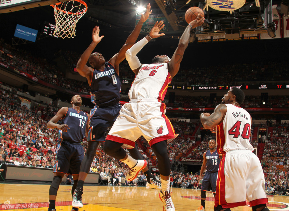 手感不錯帶隊領(lǐng)先！小邁克爾·波特半場(chǎng)12中6射落17分 另有8板2助