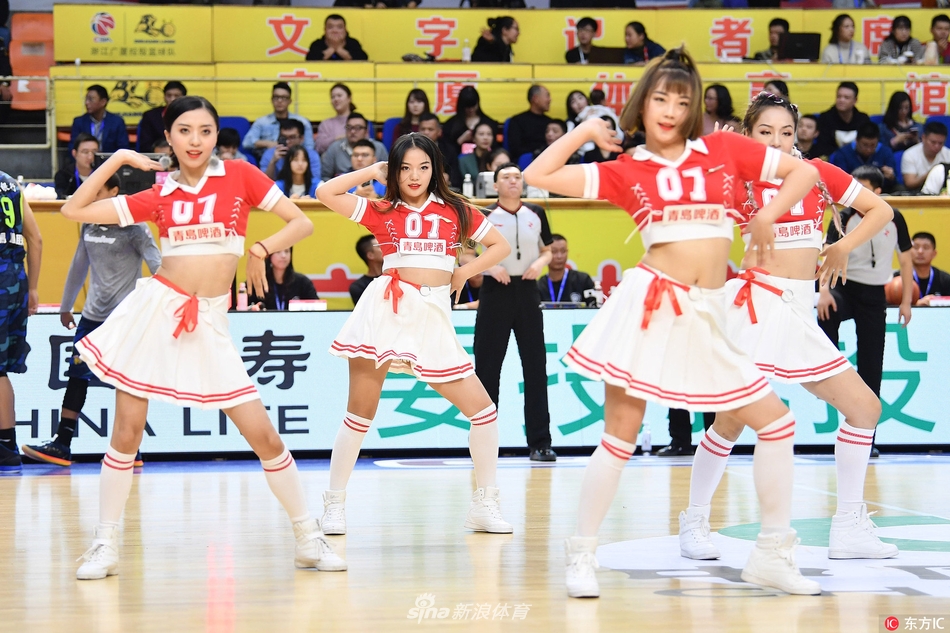 24直播網(wǎng)訊北京時(shí)間2月9日德國足球頂級聯(lián)賽第21輪的較量中，荷爾斯泰因基爾坐鎮主場(chǎng)迎戰波鴻。比賽中，荷爾斯泰因基爾的斯科日布斯基通過(guò)點(diǎn)球為球隊首開(kāi)紀錄。隨后，波鴻的博阿杜在貝羅和帕斯拉克的助攻下，接