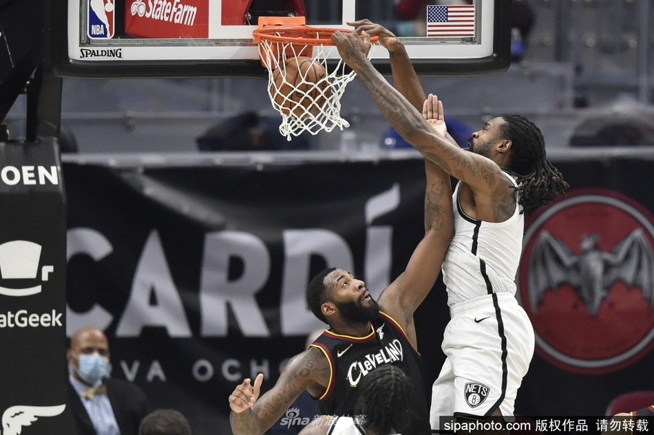 索蘭克單刀破門(mén)，VAR介入后裁判判罰越位在先