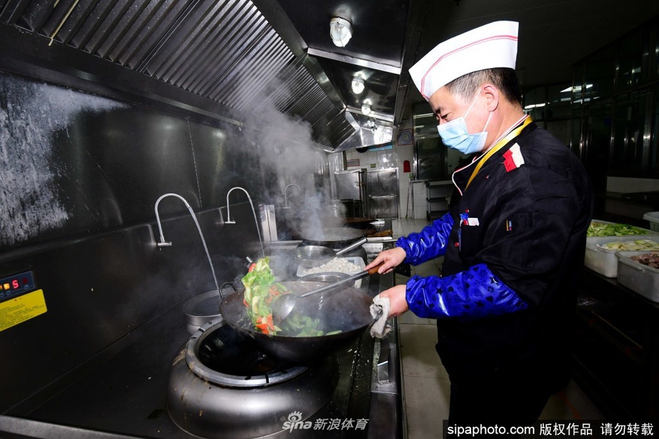 意甲官方曬海報：尼科·帕斯本賽季5球5助，射手榜、助攻榜皆登頂
