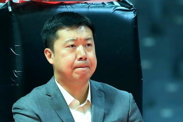 臨近感恩節！小喬丹&皮維代表鵜鶘回饋社區 給居民送火雞等食材