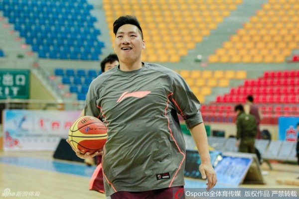 效率很高！二輪秀中鋒雷諾15投9中 砍下19分6籃板2助攻2蓋帽
