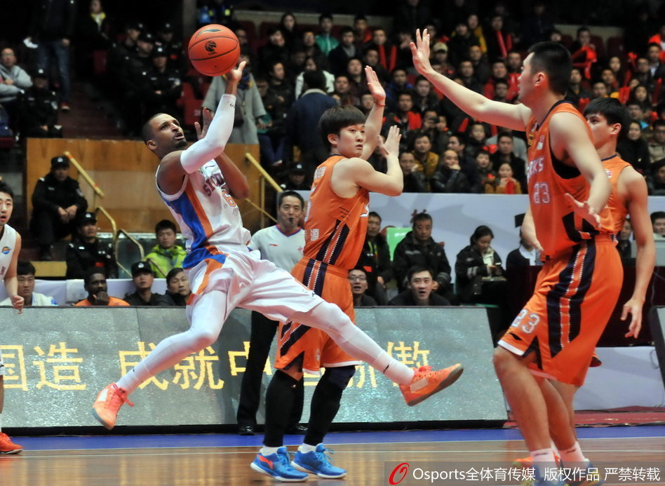 熱心公益！德章泰·穆雷回饋社區送給一些家庭汽車(chē)和禮物