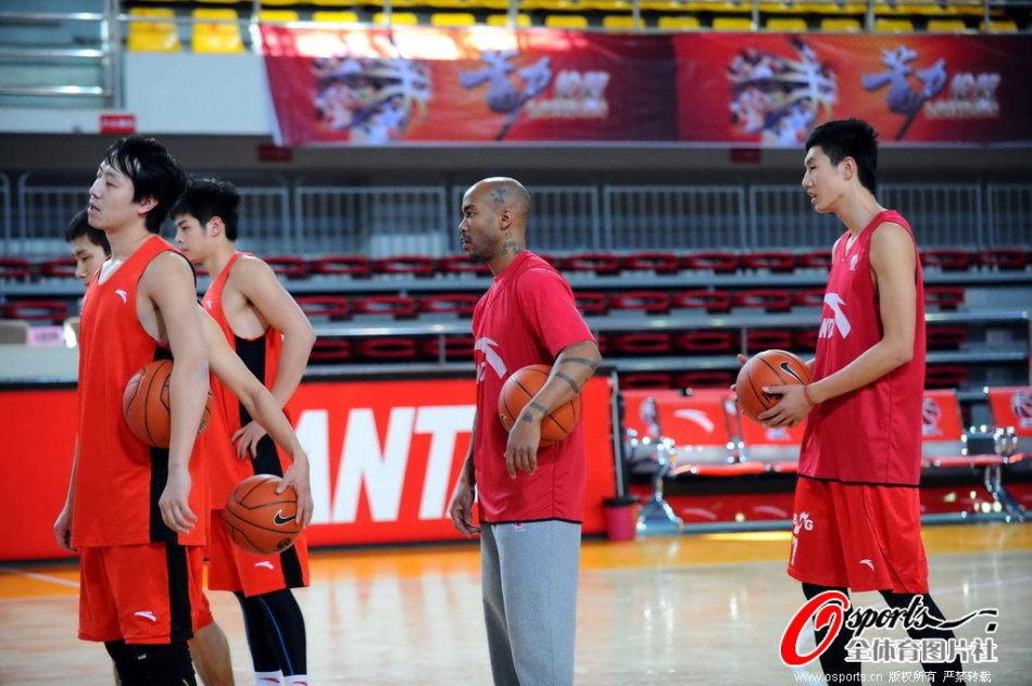 沒(méi)罰下還進(jìn)球了！貝里瓦爾第86分鐘破門(mén)，1分鐘前鏟球未吃第二黃