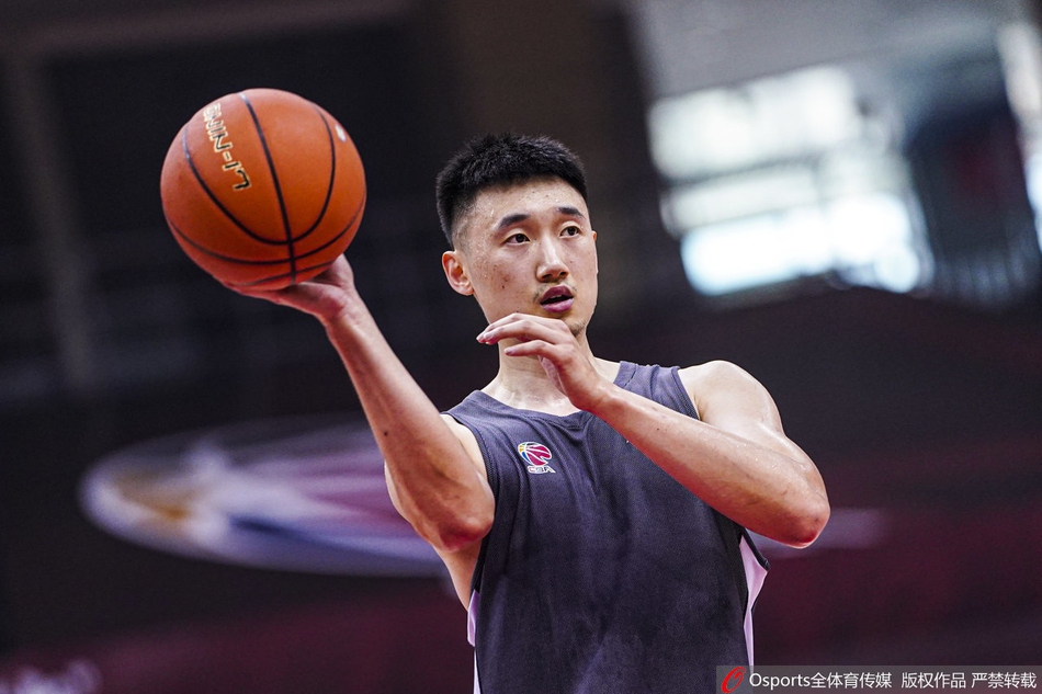 德天空：多家豪門(mén)密切關(guān)注南特17歲左腳中衛塔蒂，合同2028年到期Richard                                                            