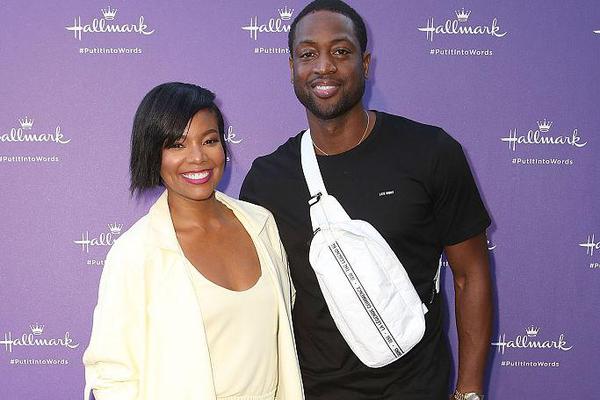 挺危險的！特雷·墨菲底角附近腳滑劈叉摔倒