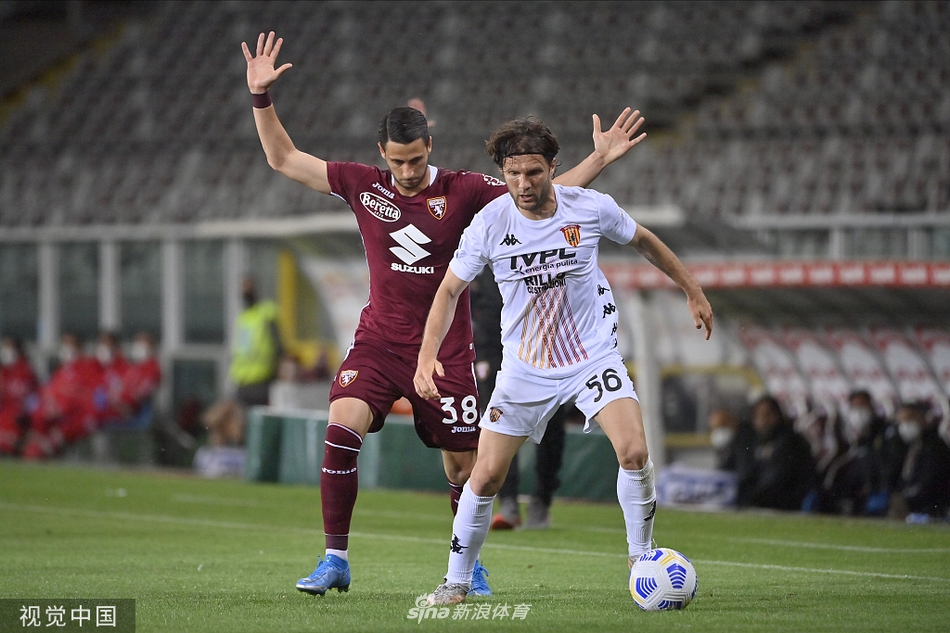 卡塞米羅打門(mén)被擋，達洛特得球補射入網(wǎng)！曼聯(lián)1