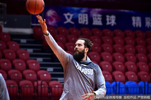 多次射門(mén)被撲?C羅社媒曬對決機器門(mén)將視頻