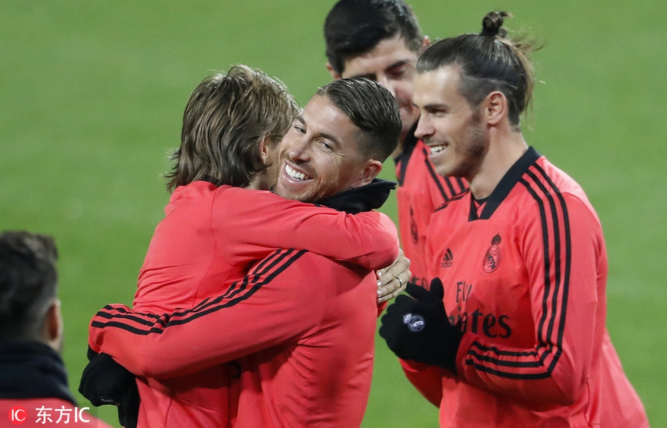 帶隊反超！字母哥雙手灌框砸扣，得到7分4籃板4助攻領(lǐng)先5分