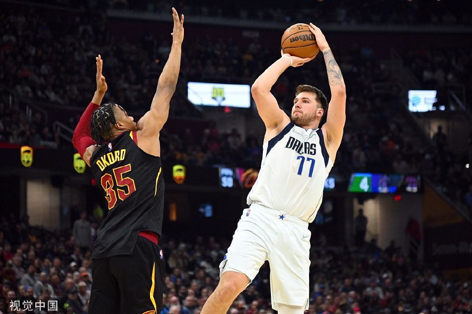 斯波談絕殺：助教奎因發(fā)明的&我讓他畫(huà)出來(lái) 戰術(shù)卡我們留4年了