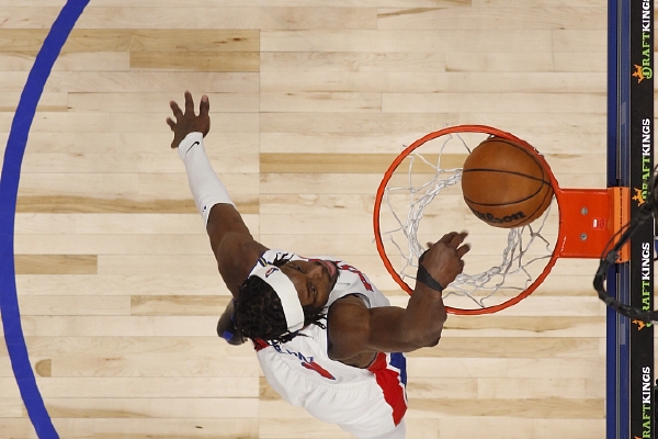 鵜鶘搭配城市版球衣的主場(chǎng)地板涂裝！“水鳥(niǎo)”也變兇狠了！