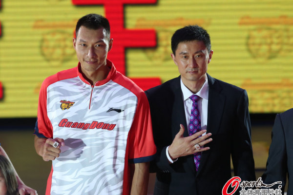 判罰爭議！范迪克賽后找裁判理論，貝里瓦爾也在旁邊