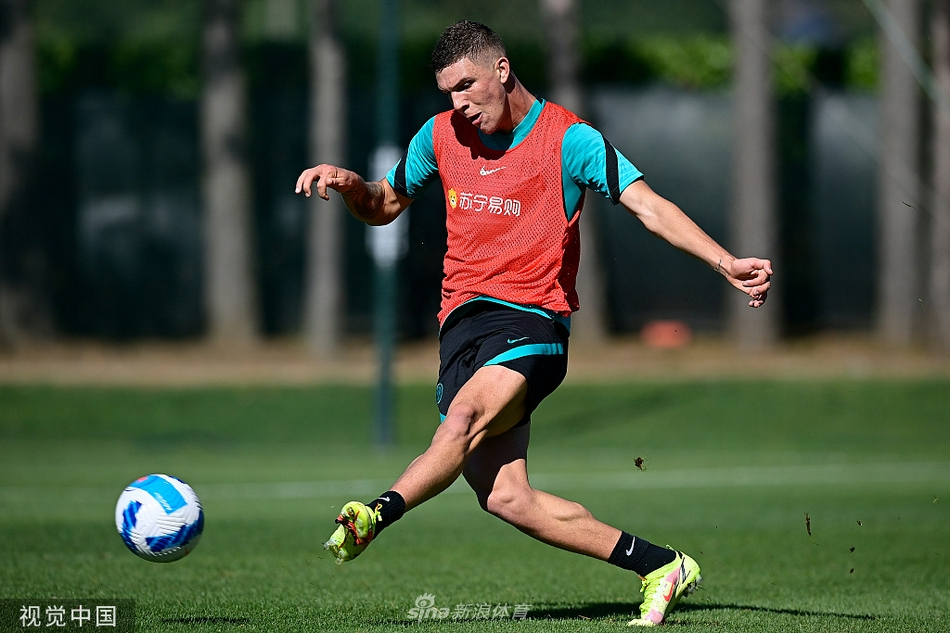 小羅社媒曬巴薩時(shí)期與隊友慶祝照片：在巴薩的美好回憶