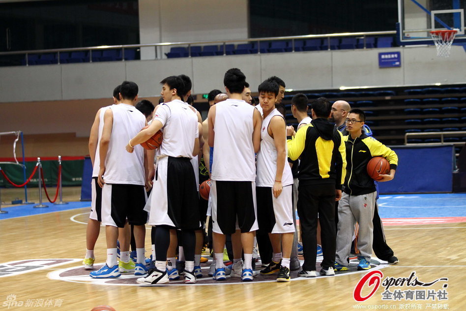 鹿島鹿角1分優(yōu)勢力壓柏太陽(yáng)神奪得J1聯(lián)賽冠軍，時(shí)隔9年再度問(wèn)鼎