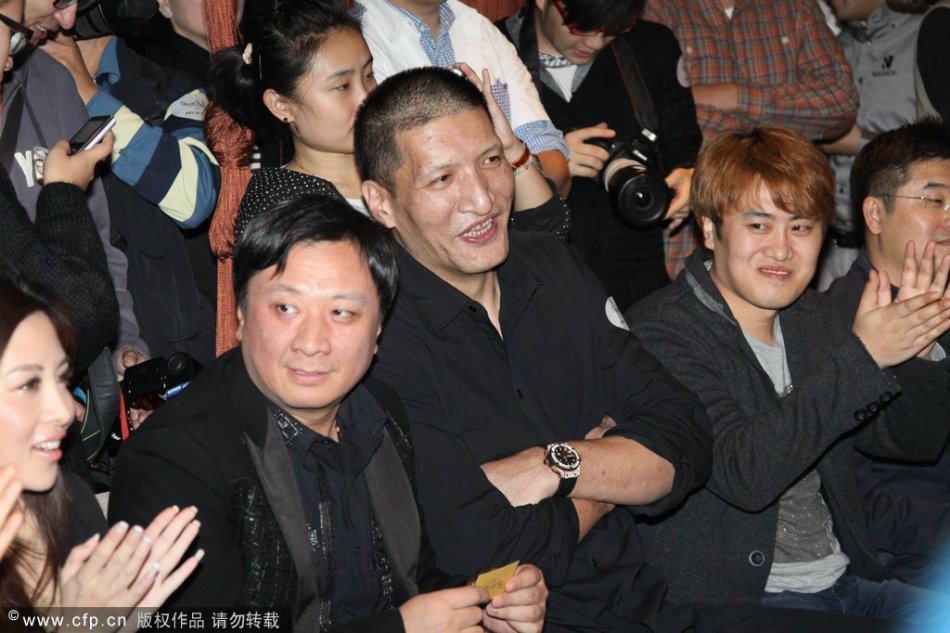 不講理！馬克西胯下撤步 頂著(zhù)艾頓加長(cháng)三分再中打停湖人！