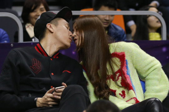 球迷認為馬雷斯卡沒(méi)用好霍爾，霍爾社媒社媒轉發(fā)后又刪除