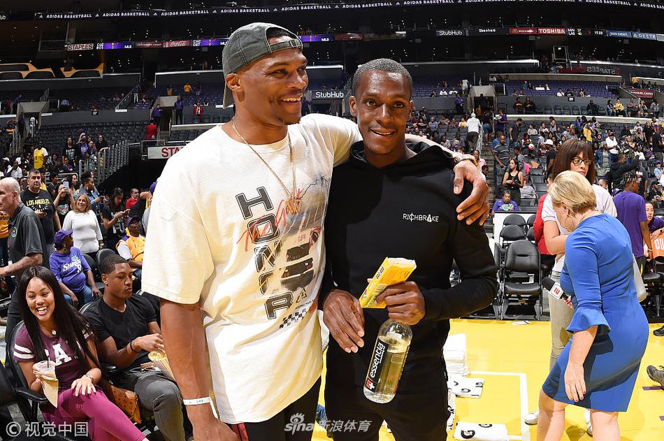 格蘭姆斯全場(chǎng)得到23分9籃板6助攻1搶斷，籃板創(chuàng  )賽季新高