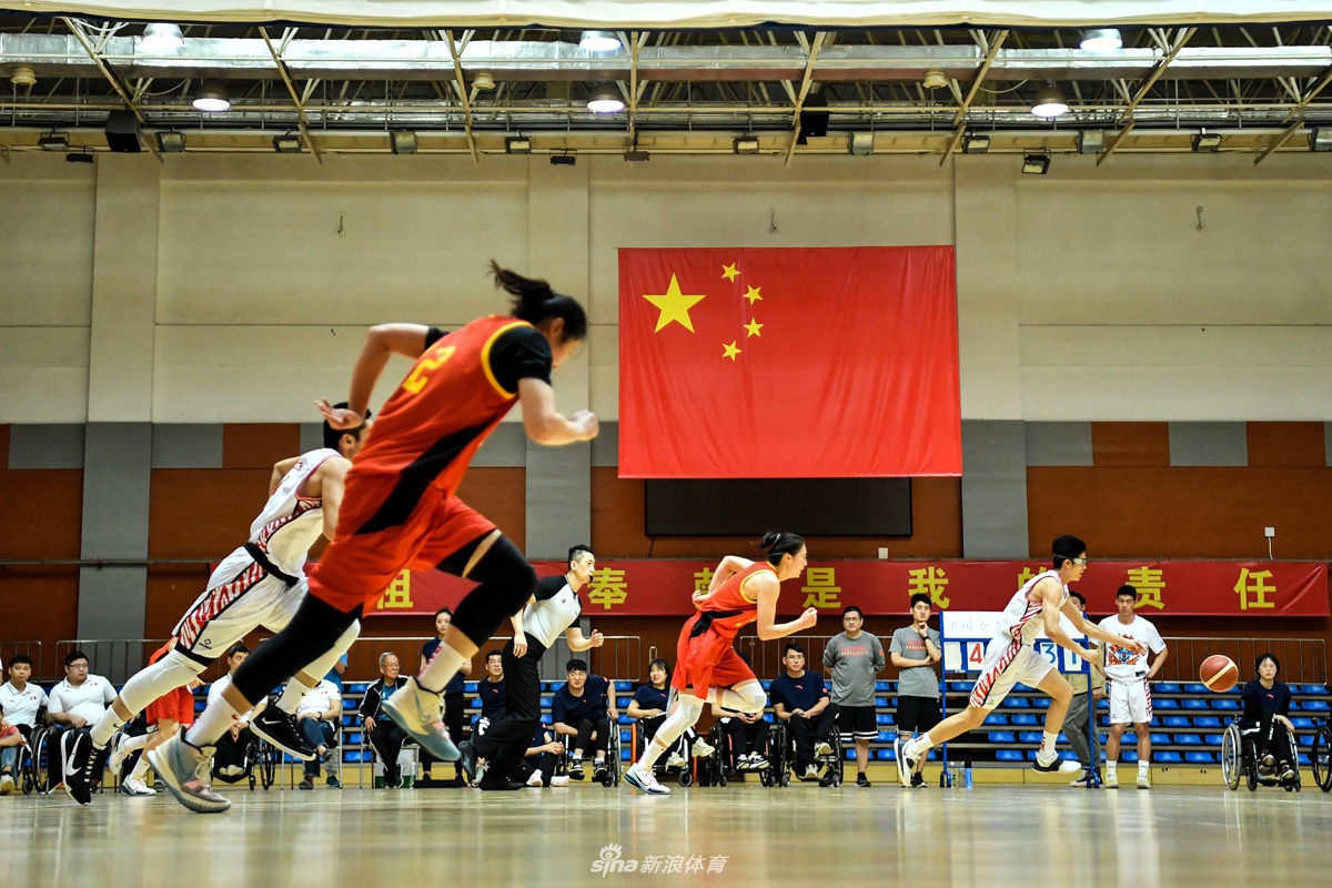 阿斯：18場(chǎng)比賽丟25球，弗里克需要解決巴薩防線(xiàn)問(wèn)題