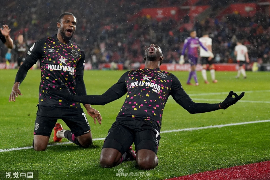 記者：納瓦斯接受紐維爾老男孩的報價(jià)，向梅西咨詢(xún)了俱樂(lè )部的情況