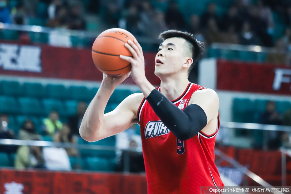 黃健翔談國內青訓引爭論：我大力支持退役球員下一線(xiàn)帶孩子踢球