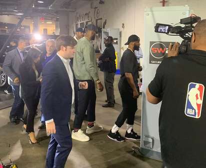 太鐵！太陽(yáng)全場(chǎng)三分33中8命中率24%，黃蜂47中13命中率28%