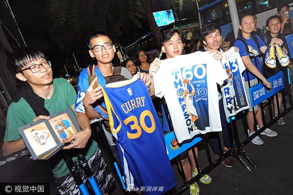 Here we go！羅馬諾：里昂中場(chǎng)卡奎雷特加盟科莫，轉會(huì )費1500萬(wàn)歐拉夫                                                             