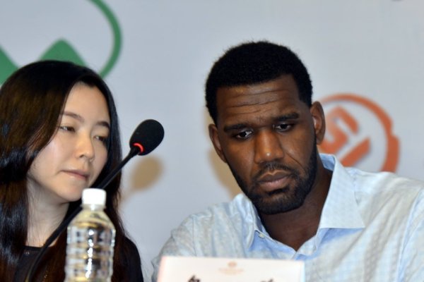 ??蘭德?tīng)柍爸S威少壓哨籃板：拿到了“威少式”的三雙！