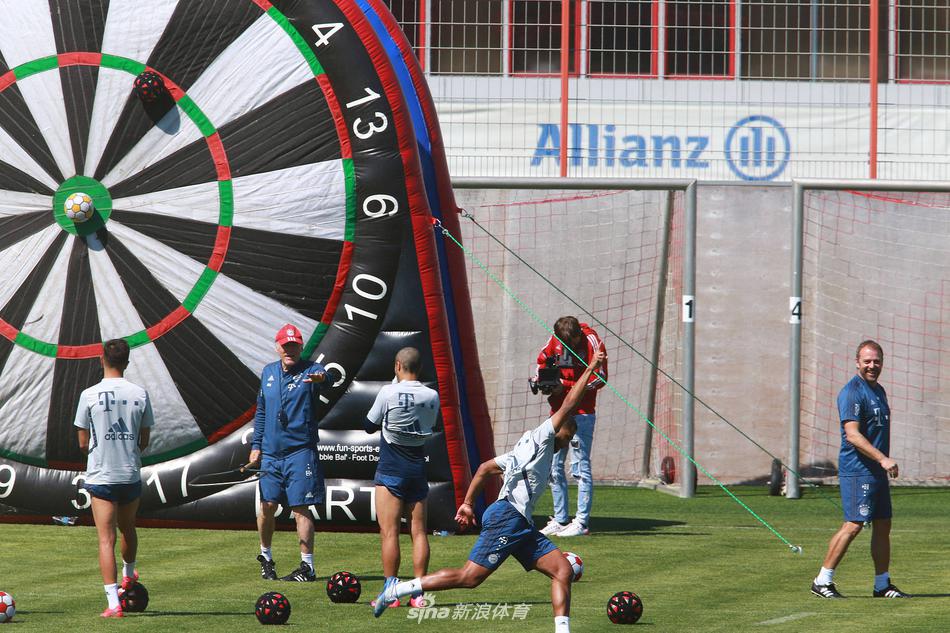 [流言板]防守大閘！懷特籃下大帽盧尼，又身后追防搶斷威金斯