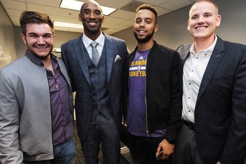 記者：阿勞霍腳踝有明顯的淤青，但沒(méi)有嚴重傷病