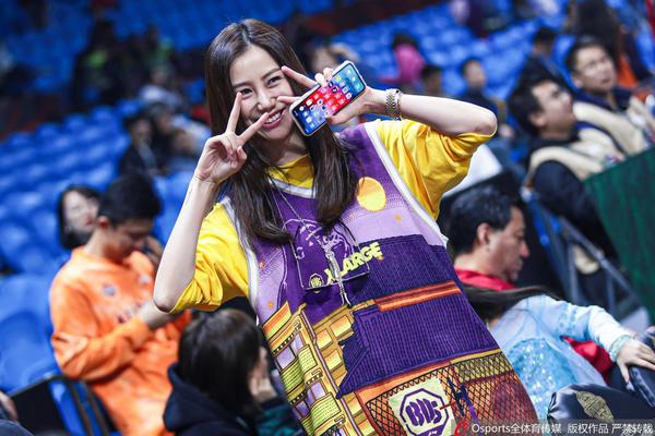 穩準狠！巴特勒運球急停干拔中投命中，目前已得到8分