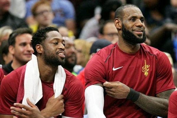 騎士被警告不要外出！美國聯(lián)邦人員槍殺平民 爆發(fā)大規?？棺h！