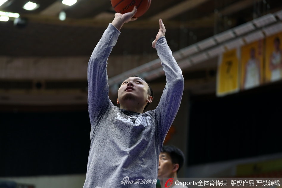 卡拉格：阿森納在夏窗選擇梅里諾是錯誤的，他們應該簽一名前鋒拉夫                                                                2025-