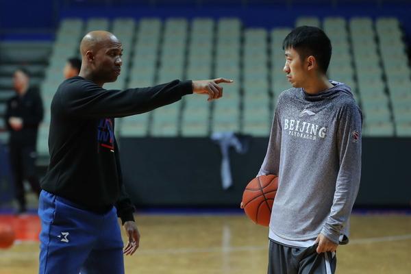 收比賽了要！哈特&克拉克森連中三分 尼克斯轟出17