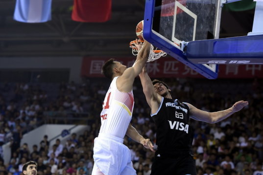 純躺贏(yíng)一把！喬治9中4得到9分6板4助1斷 還有4失誤5犯規