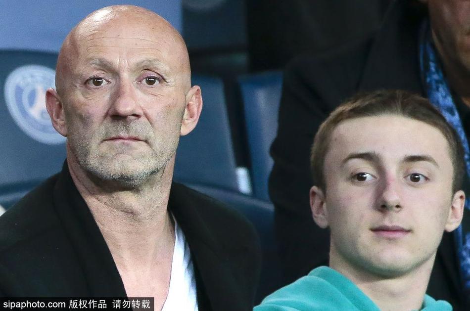 直播吧11月29日訊 前NBA主教練大衛·菲茲戴爾在節目中談到了他心目中賽季至今最好的五位傳球手。1-5依次是：約基奇、東契奇、康寧漢姆、哈登、吉迪。