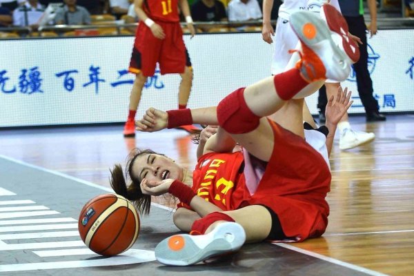 皇馬先丟球！居勒爾被斷+目送式回追，格林伍德助攻維阿破門(mén)