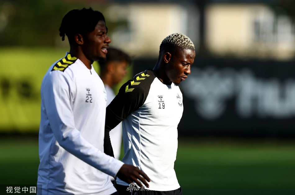 輸球+染紅停賽，年近41歲的C羅很可能已經(jīng)踢完生涯最后一場(chǎng)世預賽阿申                                                                20