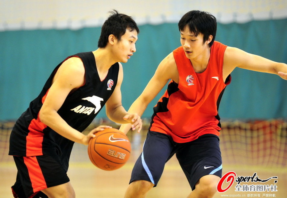 意媒：國米舊將范赫斯登左膝前交叉韌帶斷裂，生涯第3次重傷