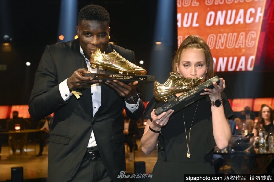 [流言板]在二人打鐵數持平時(shí)，詹姆斯比科比總得分多了6839分