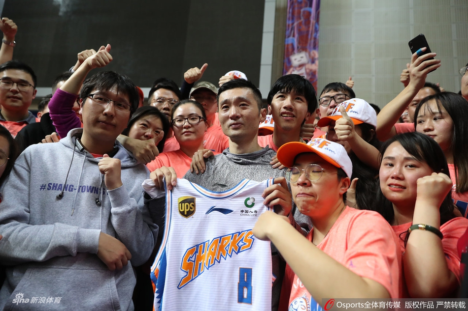 一、角色定位火環(huán)奈菲婭主要定位為輸出型角色。她擁有強大的火焰傷害能力，能夠在戰斗中對敵人造成高額的爆發(fā)輸出，是團隊中火力輸出的關(guān)鍵力量。二、技能特點(diǎn)1. 火焰沖擊：這是她的主要單體傷害技能，能迅速對單