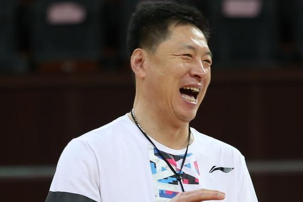 阿里納斯：08奧運后科比做了3年門(mén)面 此前和此后聯(lián)盟都在捧詹姆斯