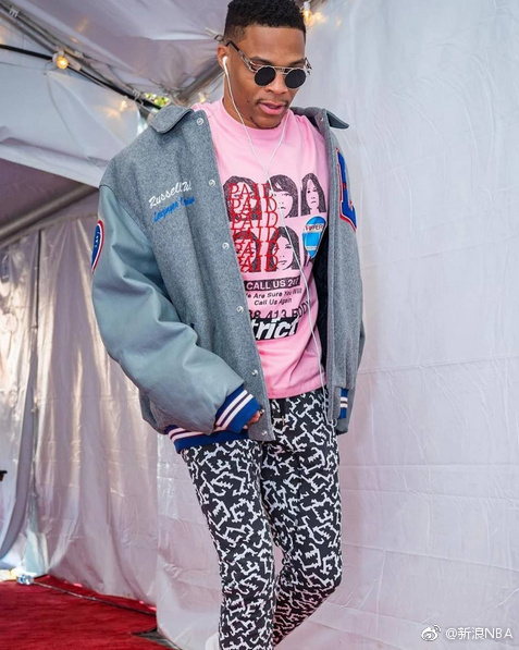 小兄弟會(huì )來(lái)事兒！波杰姆斯基賽前找到前隊友維金斯 兩人擁抱寒暄