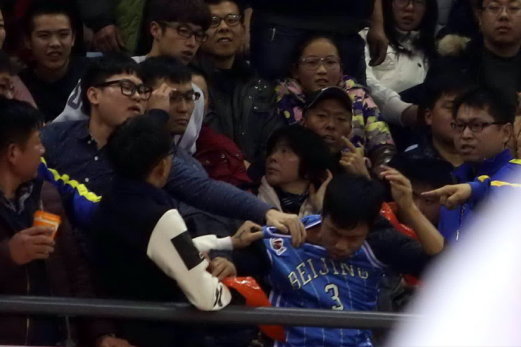 誰(shuí)有意？三球曾和黃蜂達成5年最高2.6億合同 未來(lái)3年仍剩超1.3億