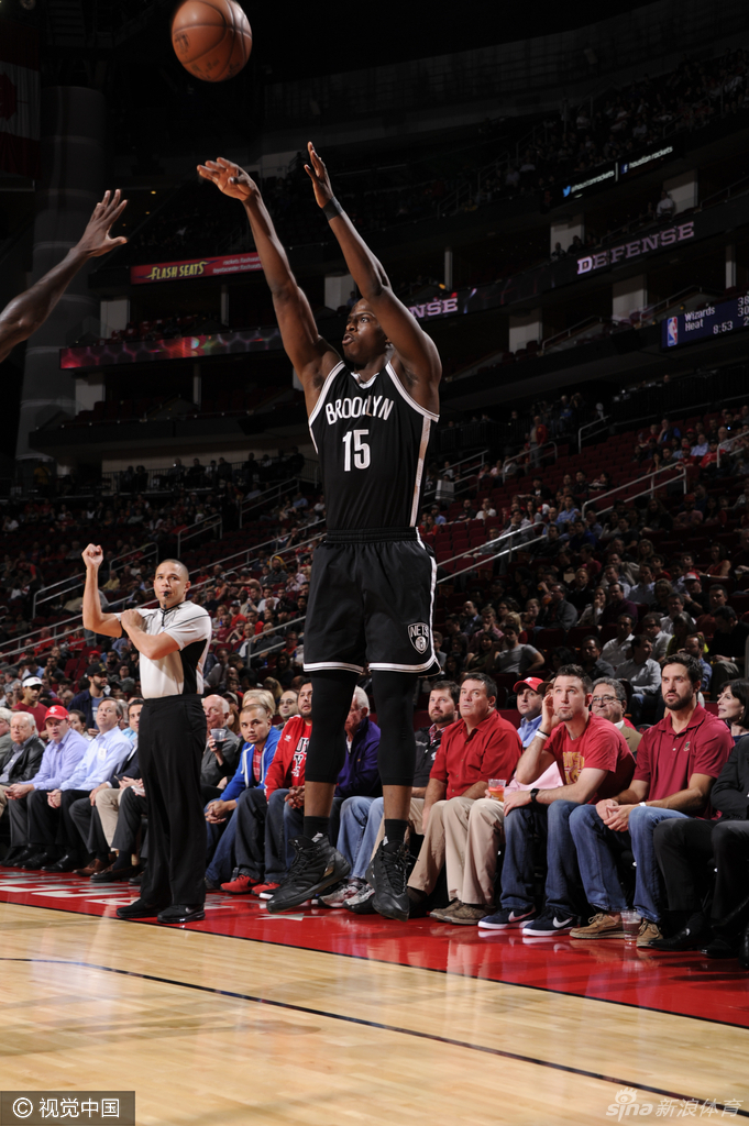 強烈的壓迫感！雄鹿官方曬出了明天NBA杯比賽的球場(chǎng)涂裝！