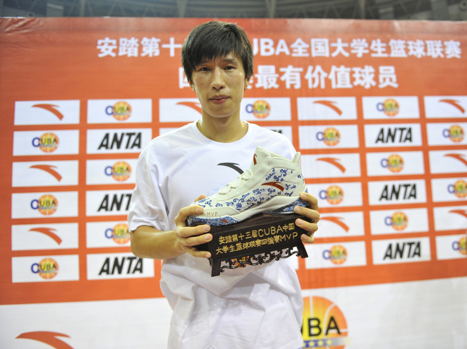 隊記：默里有過(guò)度運球的傾向，而隊友只能站在一旁干瞪眼